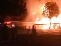 Jelang Ramadhan Dua Rumah Kayu Ludes Dilalap Sijago Merah