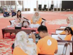 Kahiyang Ayu Serahkan 135 Kursi Roda Adaptif bagi Anak Penyandang Cerebral Palsy 
