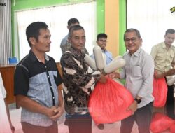 Bupati Nias Serahkan Bantuan Sarana Perikanan Kepada Para Nelayan