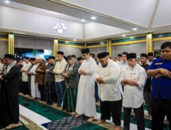 Rico Waas Perkuat Ukhuwah Lewat Tarawih Bersama Warga Medan Selayang