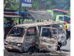 Diduga Korsleting, Mobil Carry Hangus Terbakar Di SPBU Batubara