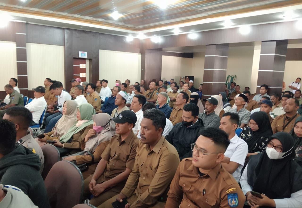 Wali Kota Langsa, Jeffry Sentana S Putra, SE melalui Sekretaris Daerah Kota Langsa Dra. Suhartini, M.Pd saat rapat kegiatan pendataan kerusakan rumah akibat bencana tahap II di aula sekretariat Pemerintah Kota Langsa, Selasa (24/02/2026).(ist). 