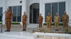 Teks fhoto Drs.Zainal Aripin Sinaga, MH menggelar Apel Gabungan Bulan Maret 2026 di diikuti para Asisten, Staf Ahli Bupati, pimpinan OPD serta ASN di lingkungan Pemerintah Kabupaten Asahan Senin (02/03/2026).beritasore/alirsyah