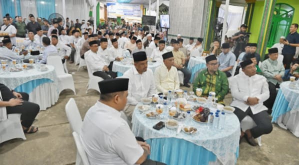 Teks foto: Gubernur Sumatera Utara (Sumut) Muhammad Bobby Nasution dan Wakil Gubernur Sumatera Utara (Sumut) Surya melakukan kegiatan Safari Ramadhan ke Kabupaten Padang Lawas Utara yang dilakasanakan di Masjid Raya Pasar Sipiongot, Kecamatan Dolok, Kabupaten Paluta, Selasa (3/3/2026).