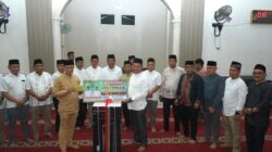 Teks fhoto Wakil Bupati Asahan Rianto SH,M.AP didampingi Forkopimda melakukan kunjungan kerja (Kunker) Safari Ramadhan 1447 H di Masjid Al Falah Kelurahan Sei Renggas Kabupaten Asahan Rabu (4/3-2026) malam.beritasote/alirsyah