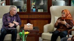 Teks foto: Penjabat Sekretaris Daerah Provinsi (Sekdaprov) Sumatera Utara (Sumut) Sulaiman Harahap di damping sejumlah OPD menerima audiensi tim Lembaga Perlindungan Saksi dan Korban (LPSK) di ruang kerja Sekda lantai 9 Kantor Gubernur, Kamis (5/3/2026).