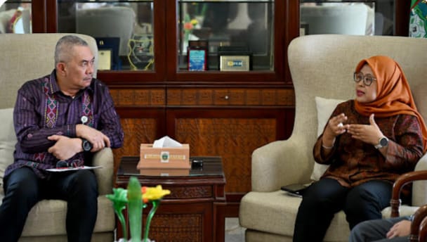 Teks foto: Penjabat Sekretaris Daerah Provinsi (Sekdaprov) Sumatera Utara (Sumut) Sulaiman Harahap di damping sejumlah OPD menerima audiensi tim Lembaga Perlindungan Saksi dan Korban (LPSK) di ruang kerja Sekda lantai 9 Kantor Gubernur, Kamis (5/3/2026).