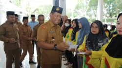 Teks fhoto Pemerintahan Kabupaten Asahan bersama Baznas salurkan Zakat, Infaq dan Sedekah (ZIS) Triwulan I Tahun 2026 di Pendopo Rumah Dinas Bupati Asahan Senin (09/03/2026).beritasore/ alirsyah/Jukrik BB