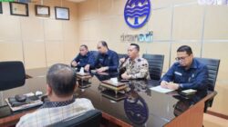 Keterangan Gambar: Putra Mahkota Alam Hasibuan SE, serahkan penanganan pengelolaan sistem operasi air minum ke Perumda Tirtanadi Sumut, Senin (9/3) (Berita/Ist)