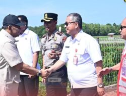 Sekda Nias Sambut Kedatangan Wakil Menteri Ketenagakerjaan RI Di Bandara Binaka