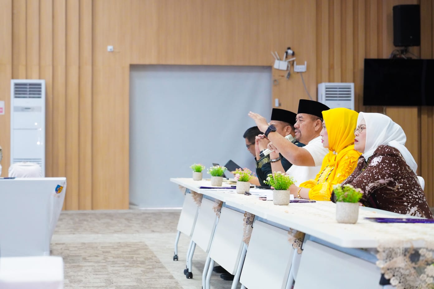 Teks fhoto Bupati H.Baharuddin Siagian, SH, M.Si memimpin Rapat Kerja Dewan Kerajinan Nasional Daerah (Dekranasda) Kabupaten Batubara di Aula A Kantor Bupati Batubara, Kecamatan Lima Puluh Kamis (12/03/2026).beritasore/alirsyah