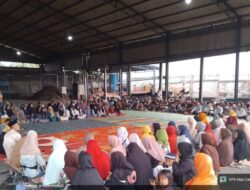 Ketua KOMBAT Deli Serdang Bagikan 300 Bingkisan Lebaran di Desa Sei Semayang dan Muliorejo