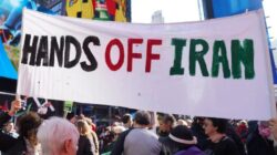 Pengunjuk Rasa anti Perang di Sekitar Gedung Putih