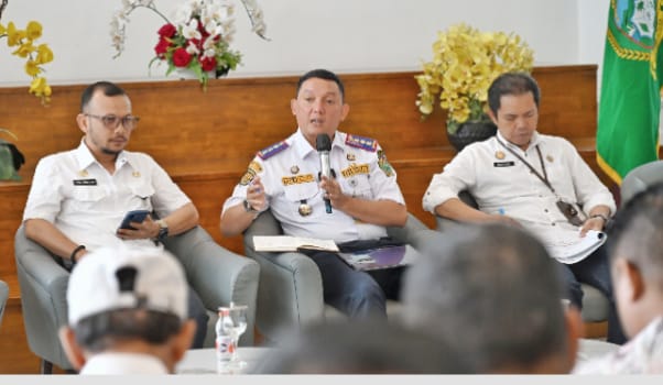 Teks foto: Temu Pers bersama dengan Dinas Perindustrian, Perdagangan, Energi dan Sumber Daya Mineral (ESDM) Sumut dengan tema "Isu Perdagangan, Perindustrian dan Pertambangan di Sumut" berlangsung di Lobby Dekranasda Lantai 1 Kantor Gubernur Sumut Jalan Diponengoro Nomor 30 Medan, Selasa (31/3/2026).