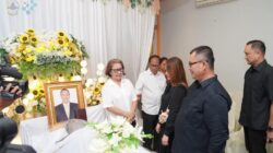 Wali Kota dan Rombongan Melayat atas Berpulangnya Wakil Ketua DPRD Gunungsitoli