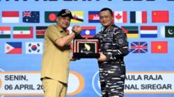 Foto: Gubernur Sumatera Utara (Sumut) Bobby Nasution menerima courtesy call Satgas Kartika Jala Krida 2026 yang dipimpin oleh Komandan Komando Daerah Angkatan Laut (Kodaeral) I Laksamana Muda TNI Deny Septiana. di Aula Raja Inal Siregar, Kantor Gubernur Sumut Jalan Diponegoro nomor 30, Medan, Senin (06/04/2026).