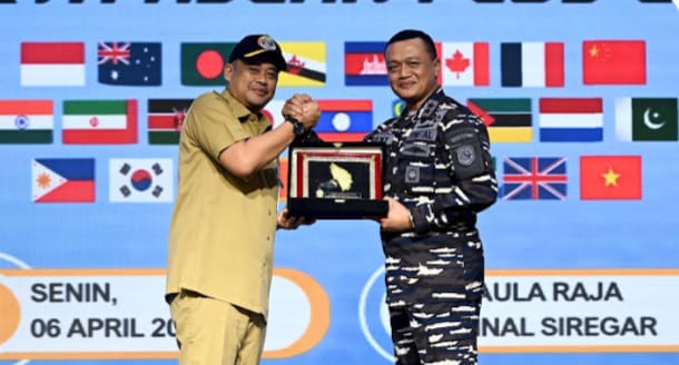 Foto: Gubernur Sumatera Utara (Sumut) Bobby Nasution menerima courtesy call Satgas Kartika Jala Krida 2026 yang dipimpin oleh Komandan Komando Daerah Angkatan Laut (Kodaeral) I Laksamana Muda TNI Deny Septiana. di Aula Raja Inal Siregar, Kantor Gubernur Sumut Jalan Diponegoro nomor 30, Medan, Senin (06/04/2026).