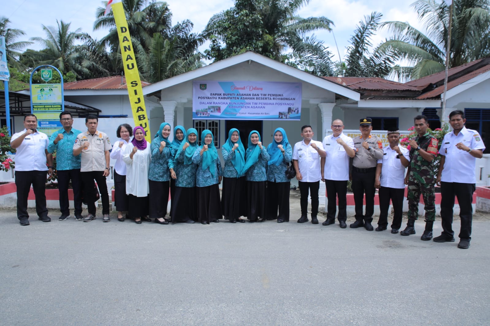Teks fhoto Ketua TP PKK Asahan Ny.Yusnila Indriati Taufik kunjungi Lomba PHBS di Kecamatan Air Batu Rabu (8/4-2026).beritasore/alirsyah