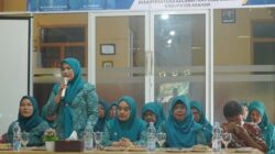Teks fhotobKetua TP PKK Kabupaten Asahan Ny.Yusnila Indriati Taufik "Optimis Desa Persatuan mampu meraih prestasi terbaik di Aula Desa Persatuan Kecamatan Pulau Rakyat Kamis (09/04/2026).beritasore/alirsyah-jbb