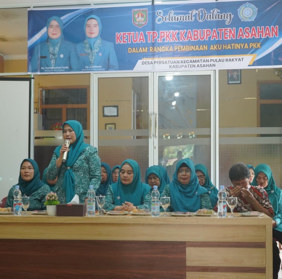 Teks fhotobKetua TP PKK Kabupaten Asahan Ny.Yusnila Indriati Taufik "Optimis Desa Persatuan mampu meraih prestasi terbaik di Aula Desa Persatuan Kecamatan Pulau Rakyat Kamis (09/04/2026).beritasore/alirsyah-jbb