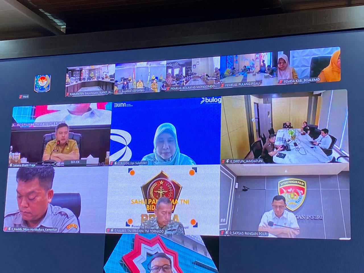 Teks foto: Kepala Dinas Pangan Aceh Besar Alyadi, S.Pi., beserta unsur Forkopimda dan anggota PPID Aceh Besar mengikuti secara virtual dari Kantor Bupati Aceh Besar, Kota Jantho, Senin (13/04/2026). (Ist)