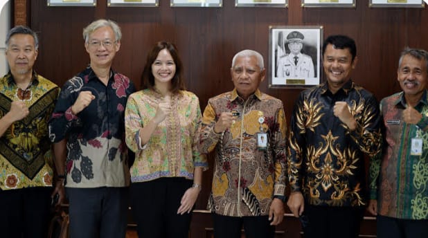 Foto: Wakil Gubernur Sumatera Utara (Sumut) Surya menerima kunjungan kerja Tim Fakultas Kedokteran Universitas Sumatera Utara (USU) di Ruang Kerja Lantai 9 Kantor Gubernur Sumut Jalan Diponegoro Kota Medan, Jumat (10/4/2026). Kunjungan tersebut untuk menyampaikan Rencana Strategis Penguatan Sistem Kesehatan di Nias Utara.
