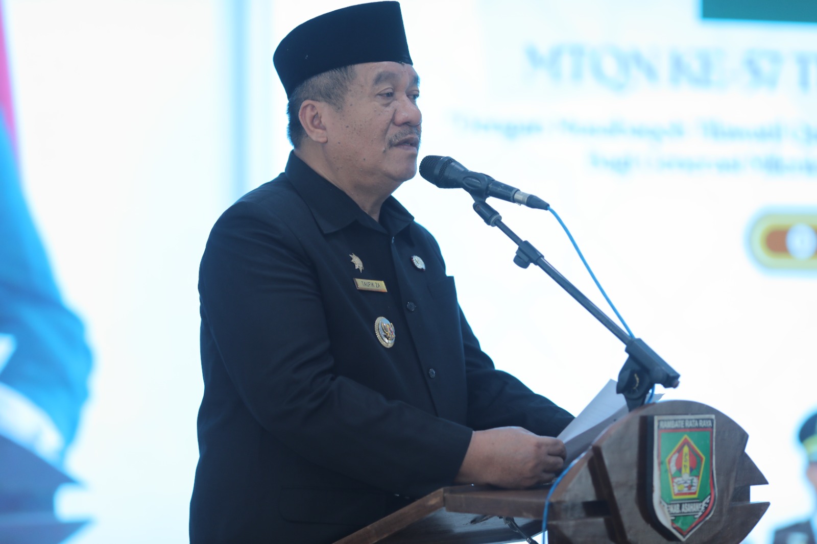 Teks fhoto Bupati Asahan Taufik Zainal Abidin Siregar S.Sos M.Si membuka resmi Musabaqah Tilawatil Qur'an (MTQN) Ke-57 Tahun  2026 Rabu (15/04/2026). beritasore/alirsyah