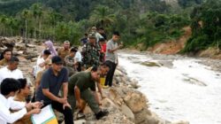 Percepat Rekonstruksi Pascabencana, Gubsu Tinjau Tanggul Sungai Badiri