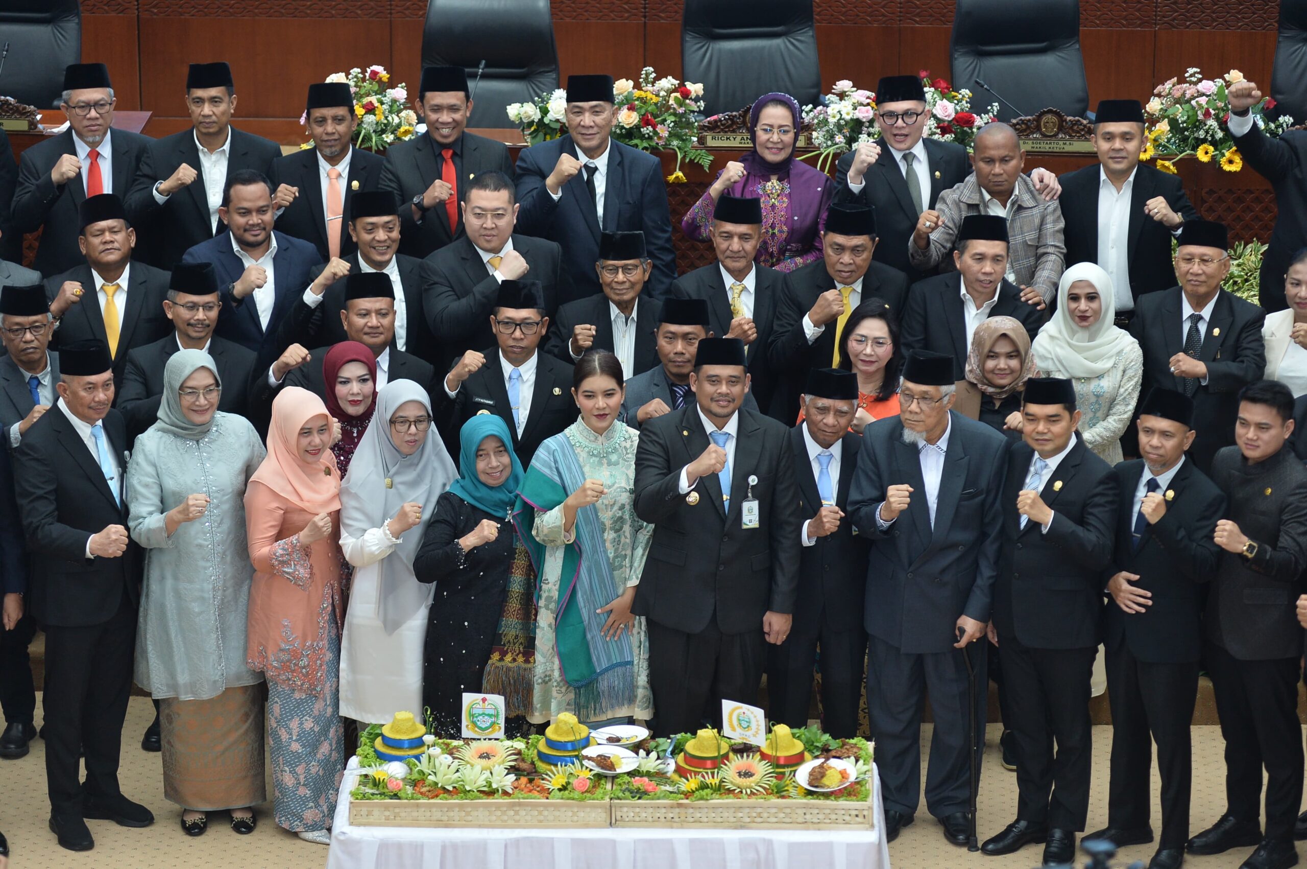 Teks fhoto Wakil Bupati Kabupaten Asahan Rianto SH,M.AP menghadiri Rapat Paripurna Istimewa Hari Jadi Ke-78 Provinsi Sumatera Utara di Gedung DPRD Sumut, Jalan Imam Bonjol, Medan Rabu (15/04/2026).beritasore/alirsyah